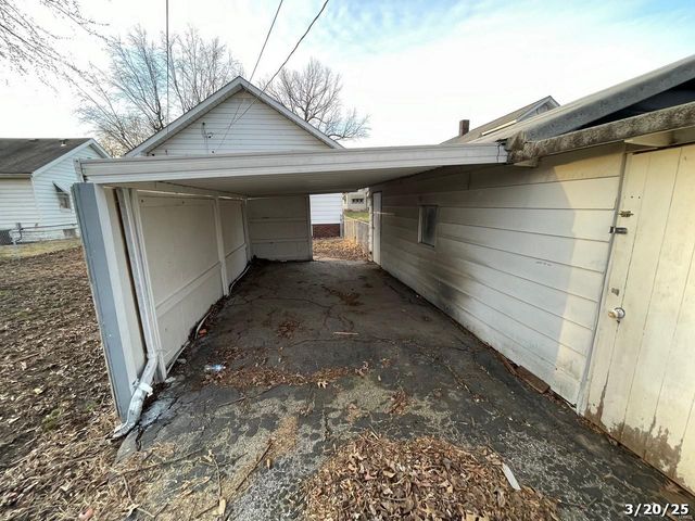 145 S 34th Street, Belleville, IL 62226