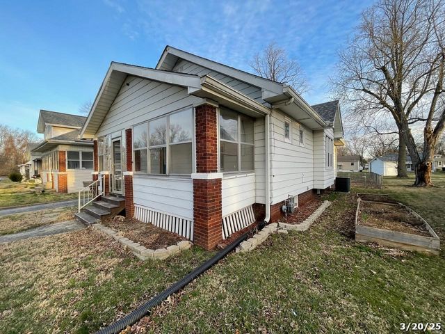 145 S 34th Street, Belleville, IL 62226