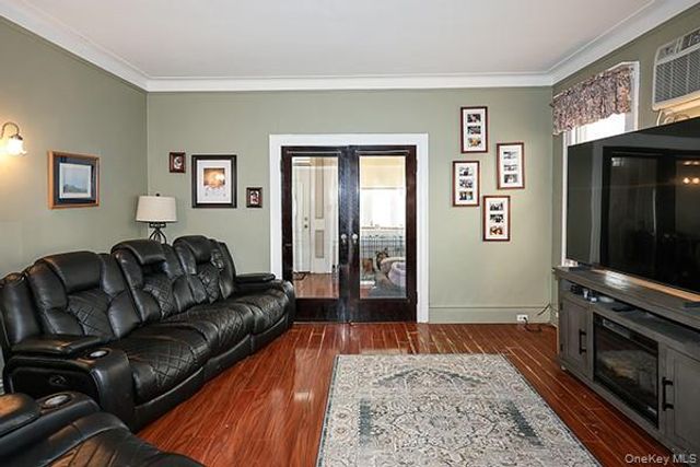 7333 71st Place, Glendale, NY 11385