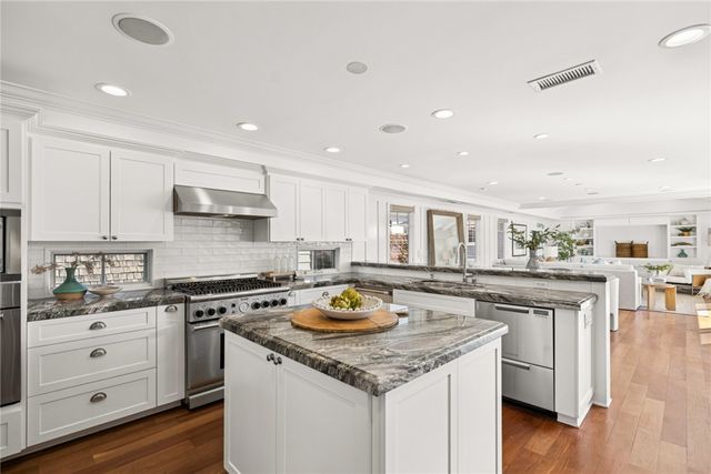 1701 E Balboa Boulevard, Newport Beach, CA 92661