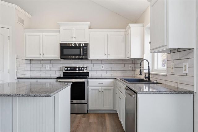 406 Timbercreek Drive, Belton, MO 64012