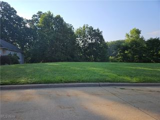 185 Creekside Drive, Garfield Heights, OH 44125