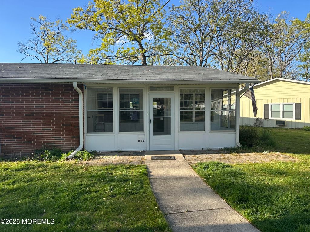 103F Edinburgh Lane, Lakewood, NJ 08701