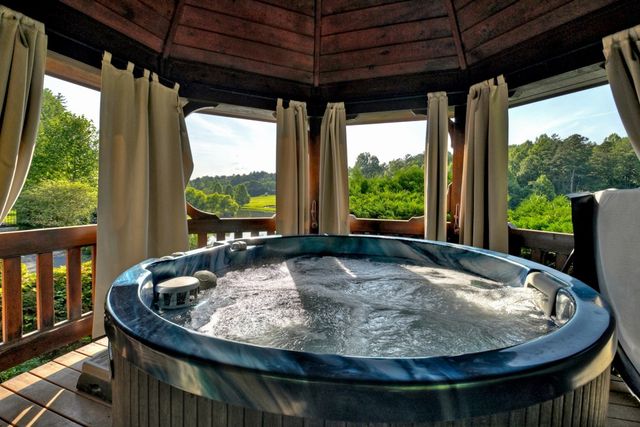 110 Green Valley Trail, Mineral Bluff, GA 30559