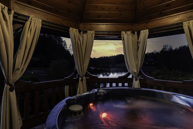 110 Green Valley Trail, Mineral Bluff, GA 30559