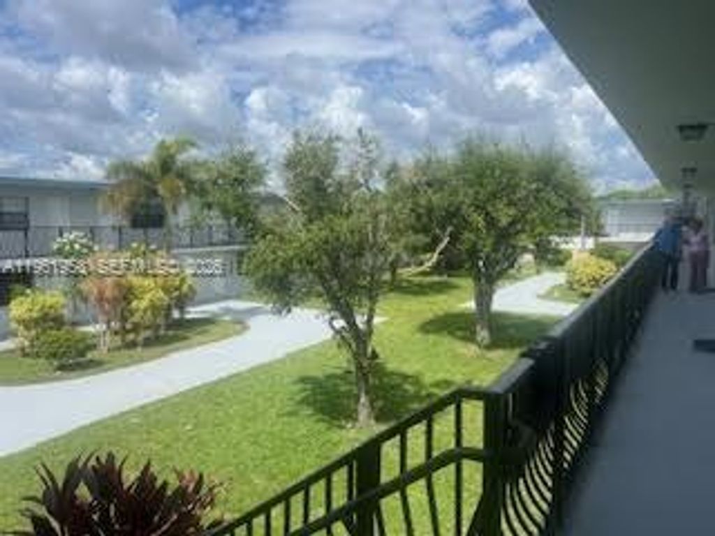 4444 SW 67th Ave 17, Miami, FL 33155