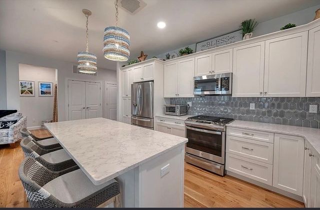 50 Coppersmith Way 302, Canton, MA 02021