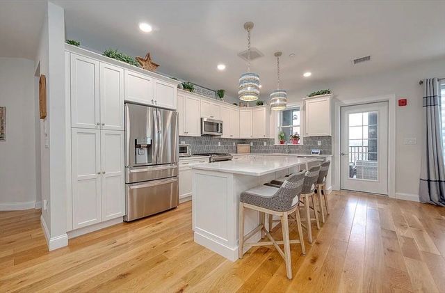 50 Coppersmith Way 302, Canton, MA 02021