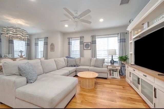 50 Coppersmith Way 302, Canton, MA 02021