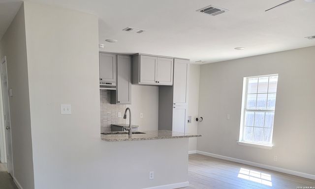 614 Sewanee, San Antonio, TX 78210