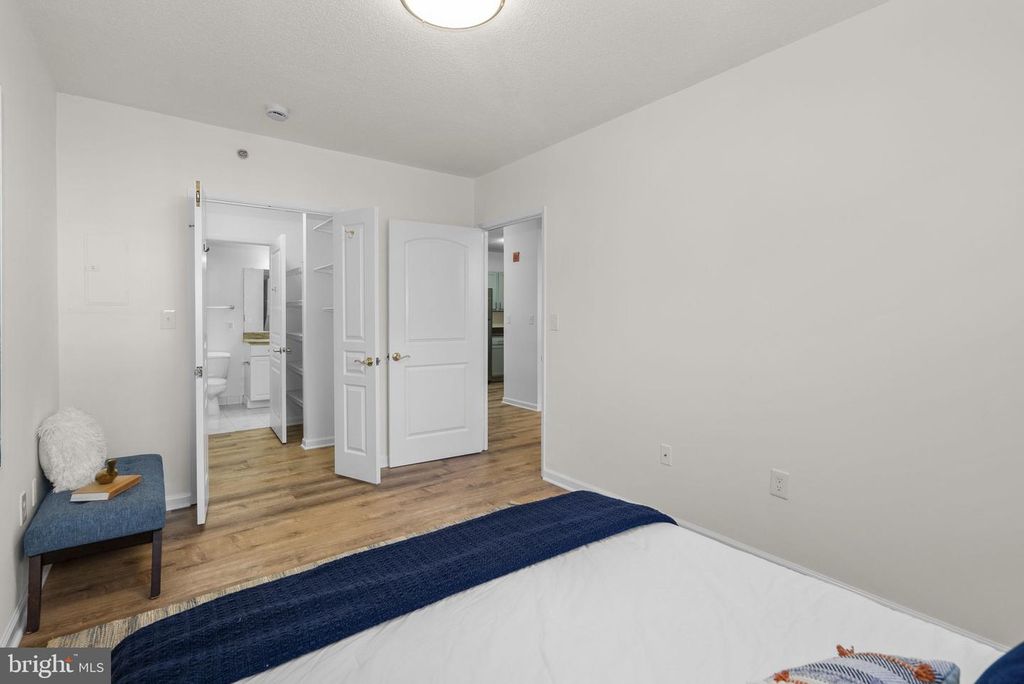 Image 13 of property listing at 7111 WOODMONT AVE #108, Bethesda, MD 20815