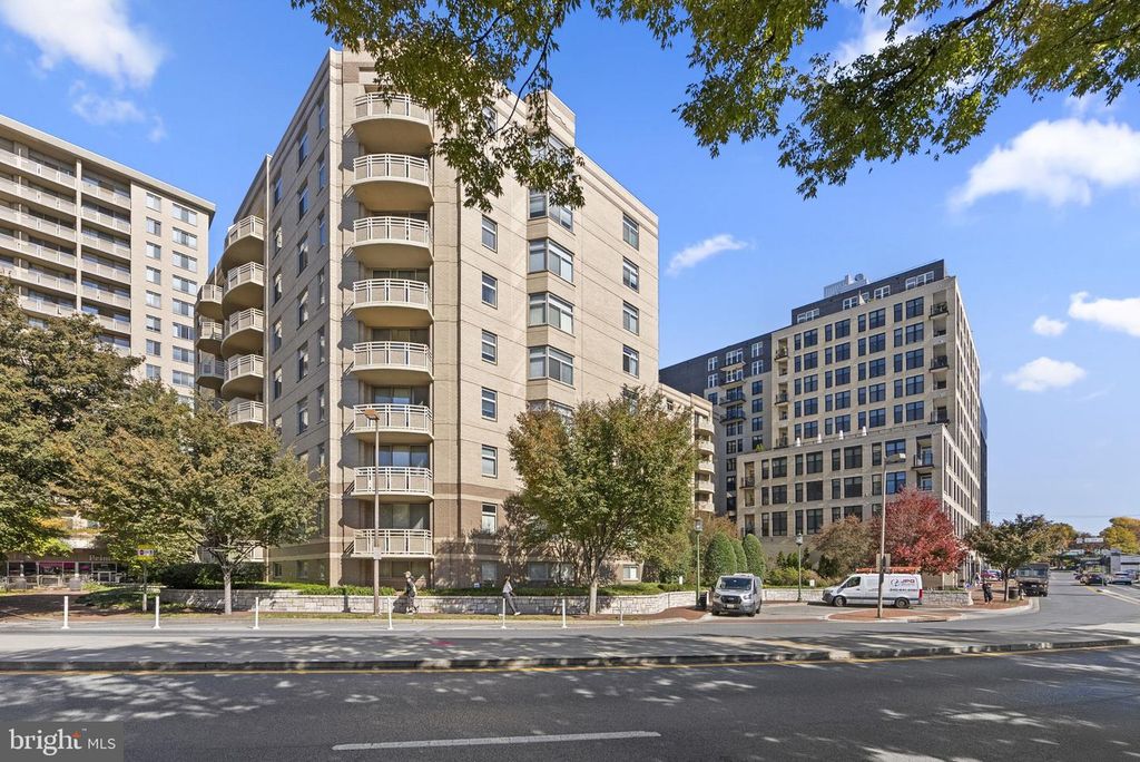 Image 16 of property listing at 7111 WOODMONT AVE #108, Bethesda, MD 20815