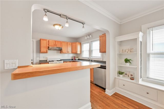 2131 Wascana Avenue, Lakewood, OH 44107
