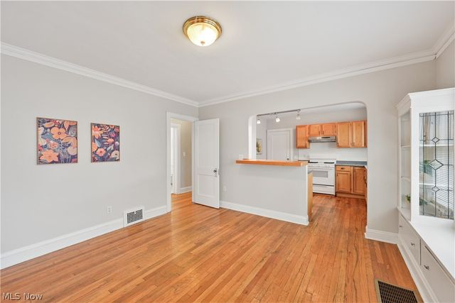 2131 Wascana Avenue, Lakewood, OH 44107