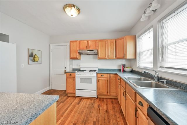 2131 Wascana Avenue, Lakewood, OH 44107