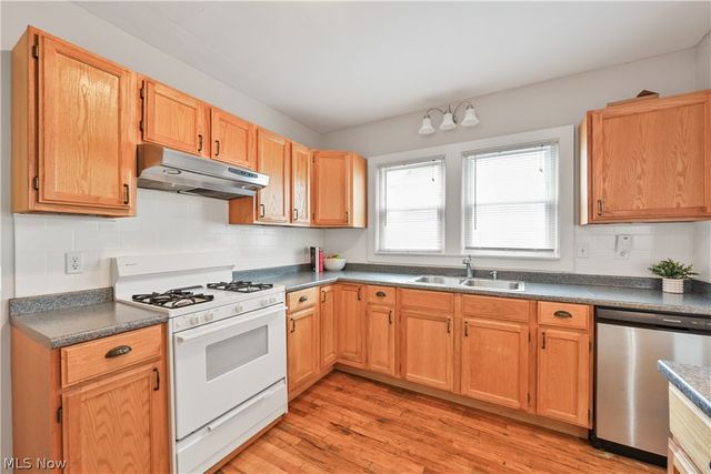 2131 Wascana Avenue, Lakewood, OH 44107