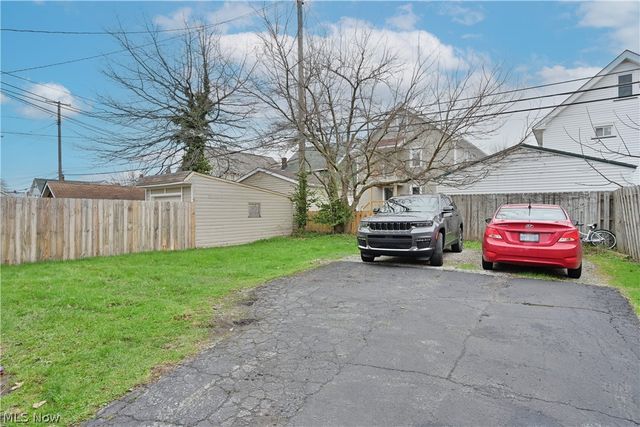 2131 Wascana Avenue, Lakewood, OH 44107