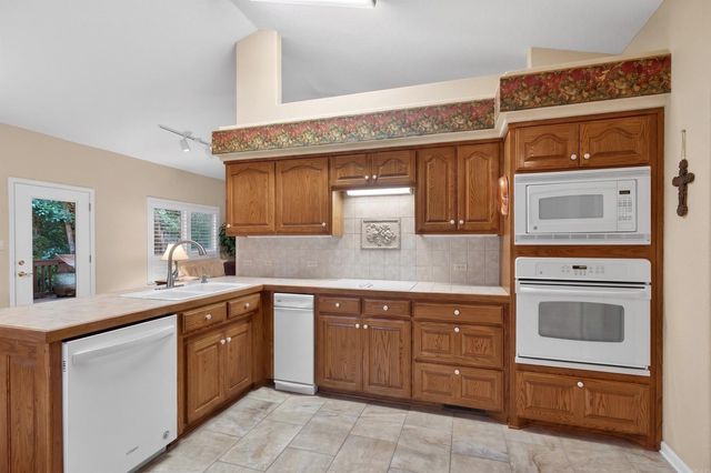 40 Belleza Trace, Hot Springs Village, AR 71909