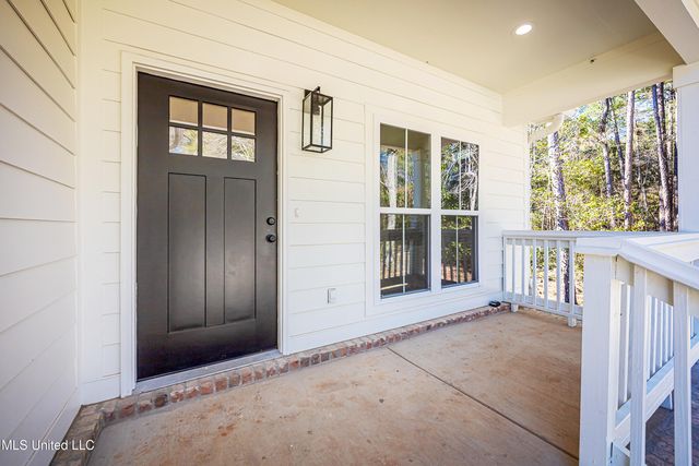 811 Bay Street, Ocean Springs, MS 39564