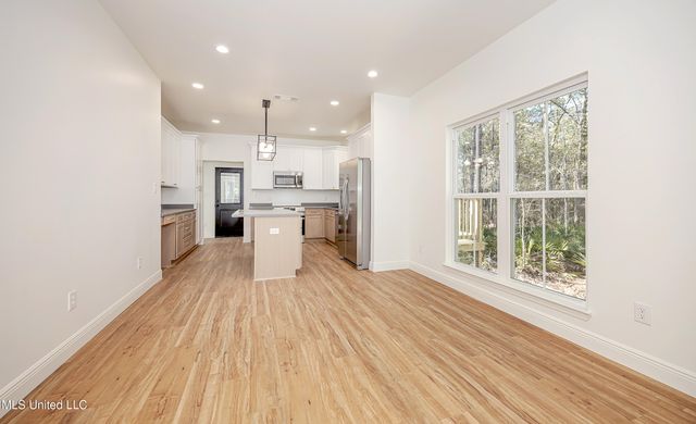 811 Bay Street, Ocean Springs, MS 39564