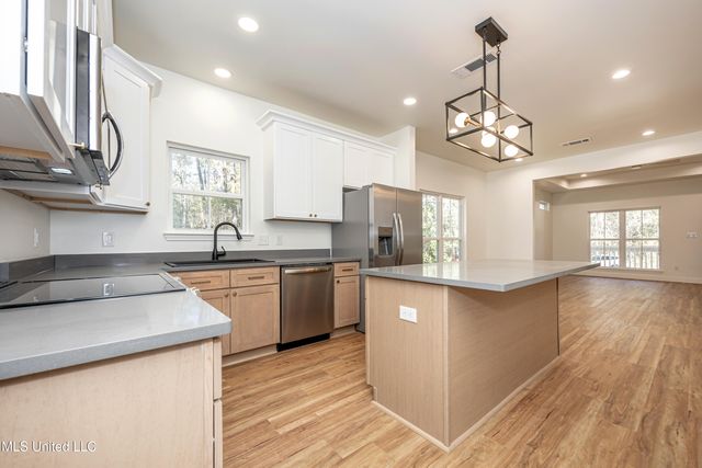 811 Bay Street, Ocean Springs, MS 39564