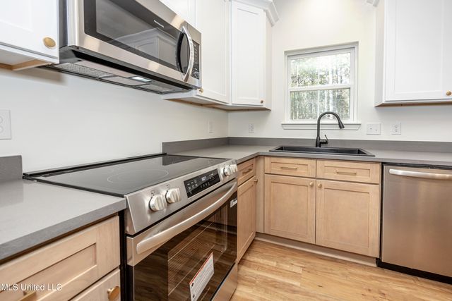 811 Bay Street, Ocean Springs, MS 39564