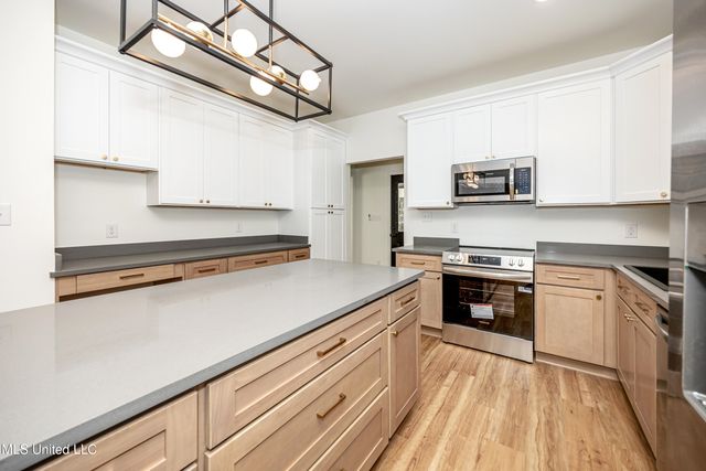 811 Bay Street, Ocean Springs, MS 39564