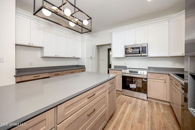 811 Bay Street, Ocean Springs, MS 39564