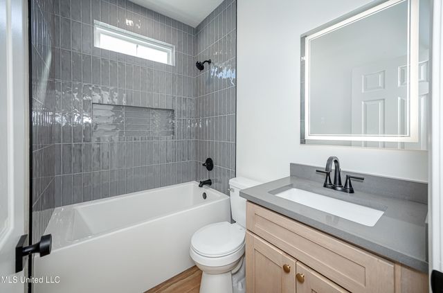 811 Bay Street, Ocean Springs, MS 39564