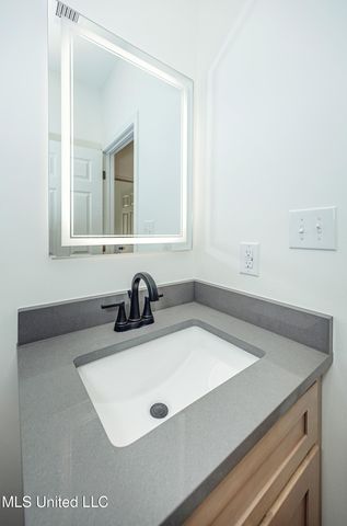 811 Bay Street, Ocean Springs, MS 39564