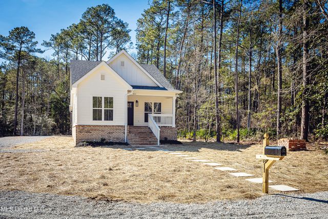 811 Bay Street, Ocean Springs, MS 39564