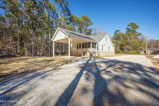 811 Bay Street, Ocean Springs, MS 39564