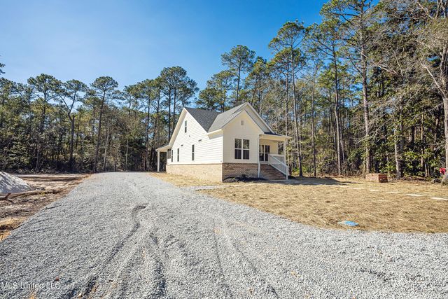 811 Bay Street, Ocean Springs, MS 39564