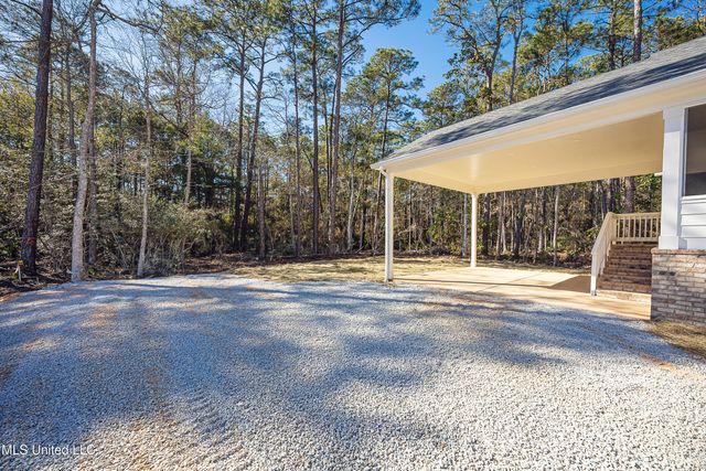 811 Bay Street, Ocean Springs, MS 39564