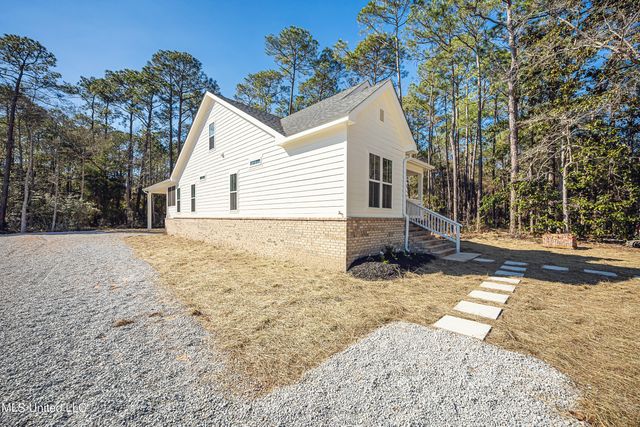 811 Bay Street, Ocean Springs, MS 39564