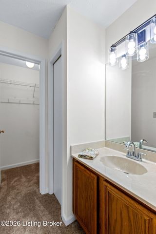 8800 Doe Run Ct, Louisville, KY 40242