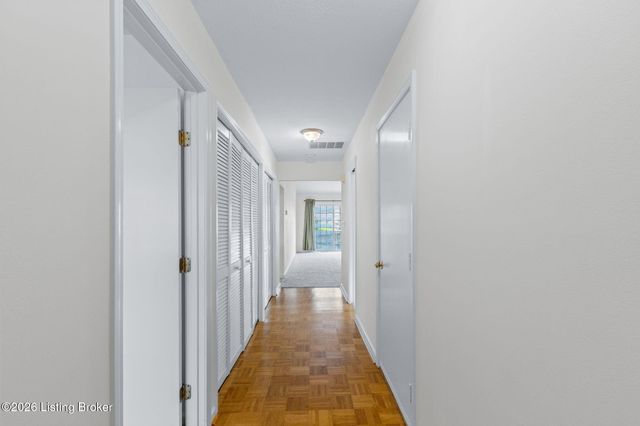 8800 Doe Run Ct, Louisville, KY 40242