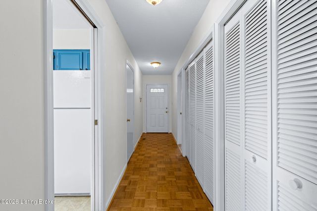 8800 Doe Run Ct, Louisville, KY 40242