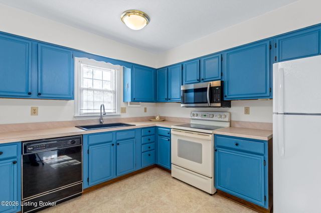 8800 Doe Run Ct, Louisville, KY 40242