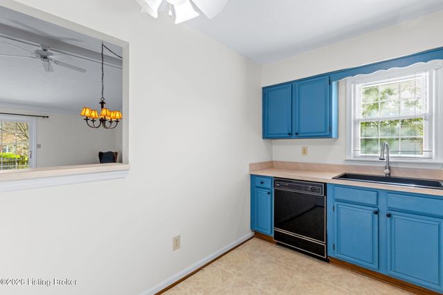 8800 Doe Run Ct, Louisville, KY 40242