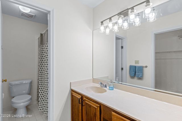 8800 Doe Run Ct, Louisville, KY 40242