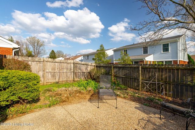 8800 Doe Run Ct, Louisville, KY 40242