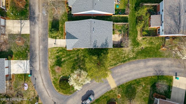 8800 Doe Run Ct, Louisville, KY 40242