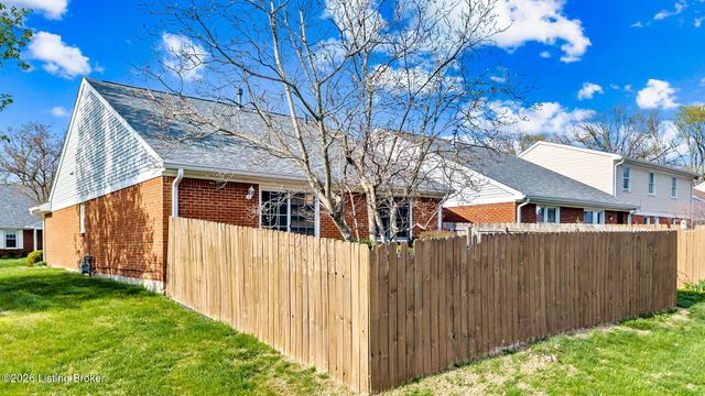 8800 Doe Run Ct, Louisville, KY 40242