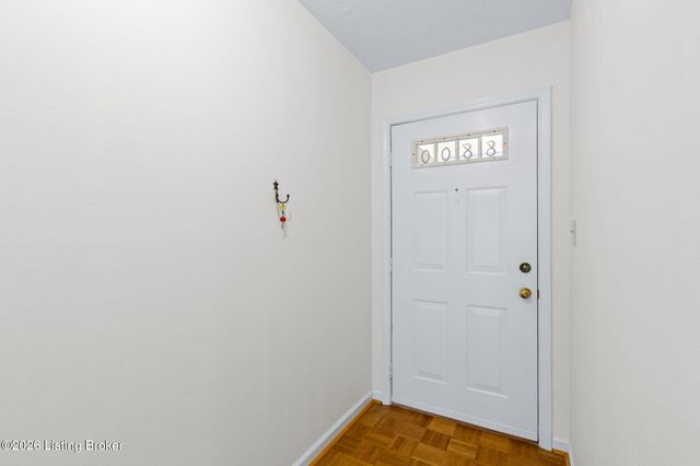 8800 Doe Run Ct, Louisville, KY 40242