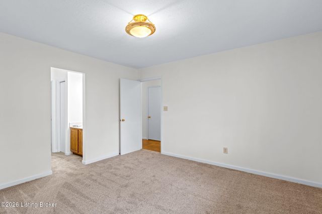 8800 Doe Run Ct, Louisville, KY 40242