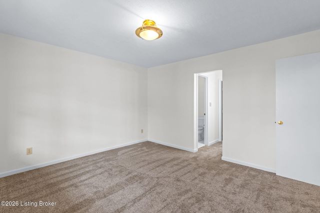 8800 Doe Run Ct, Louisville, KY 40242