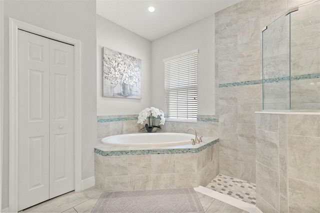 13340 FAWN LILY DRIVE, Riverview, FL 33579