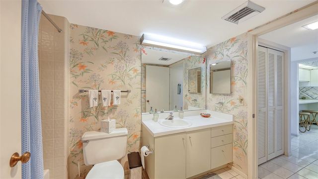 1045 GULF OF MEXICO DRIVE 301, Longboat Key, FL 34228
