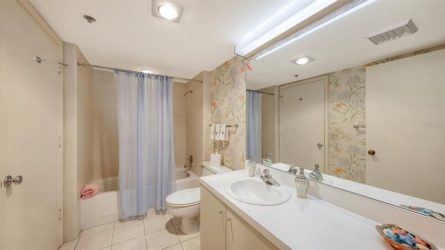 1045 GULF OF MEXICO DRIVE 301, Longboat Key, FL 34228